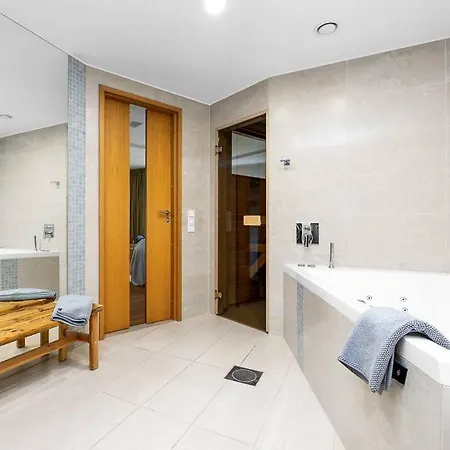 Kaarli 8 View Apartman *